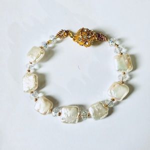 Pearl bracelet with magnetic clasp 🛍🎀brand new